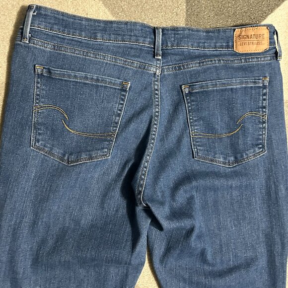 Signature By Levi Strauss Mid-Rise Bootcut Jeans Women's Size 14L - Picture 4 of 8